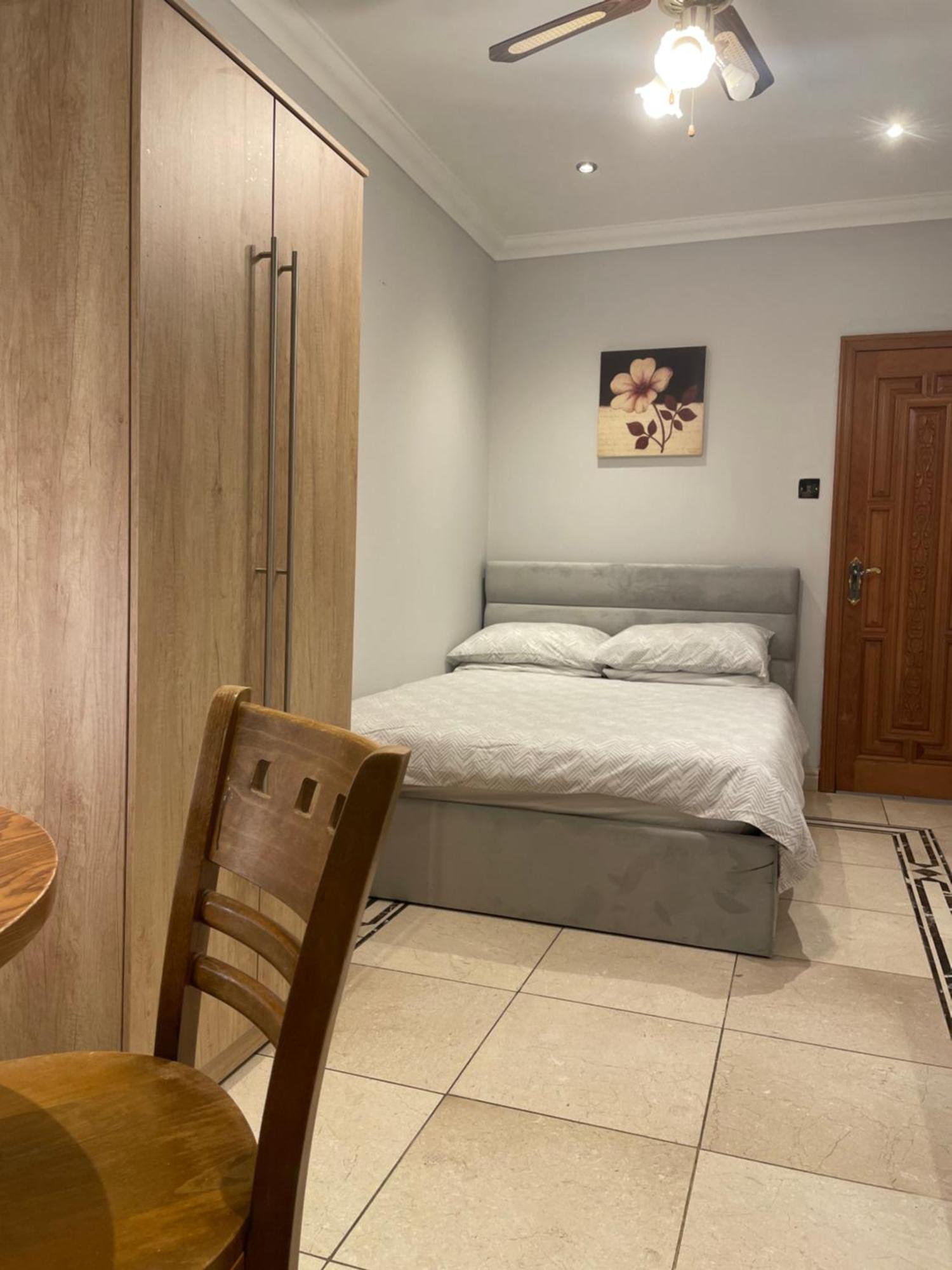 North London Studio Apartment Buitenkant foto