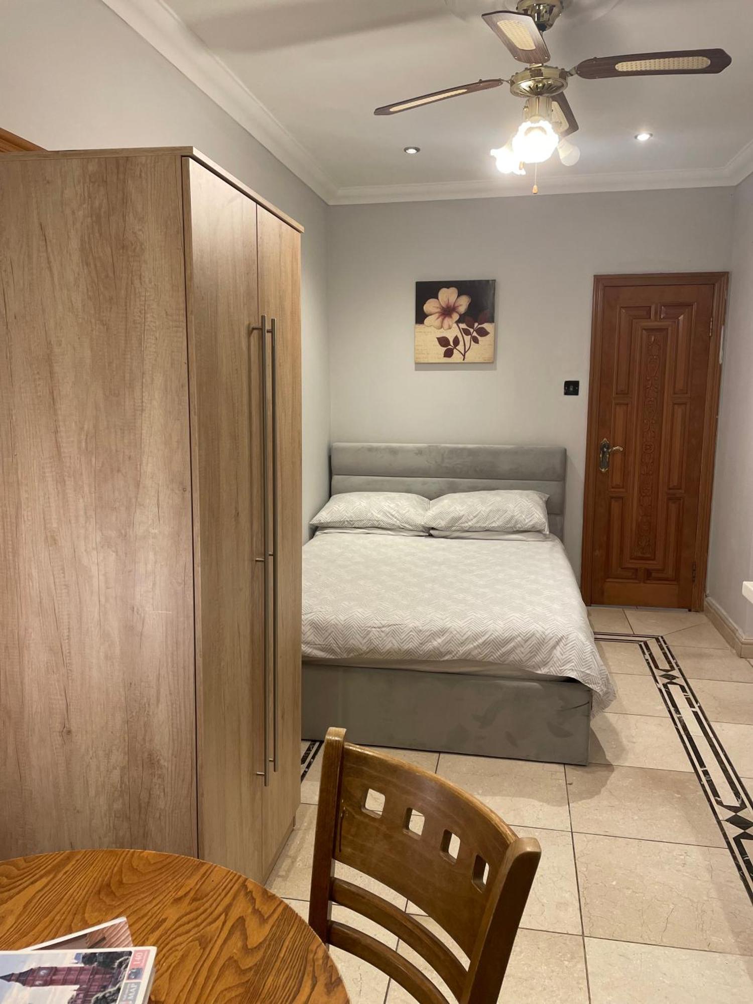 North London Studio Apartment Buitenkant foto