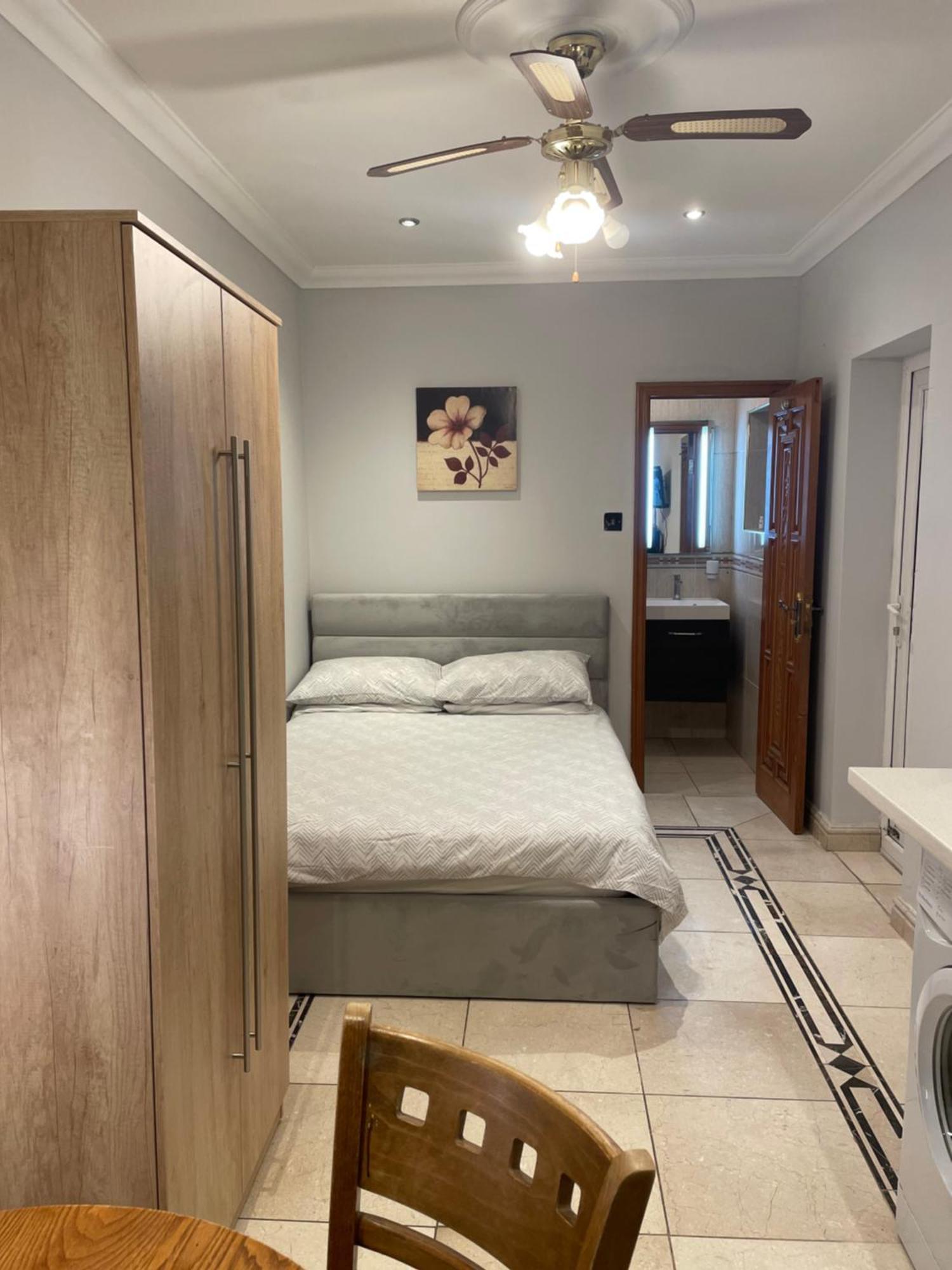 North London Studio Apartment Buitenkant foto